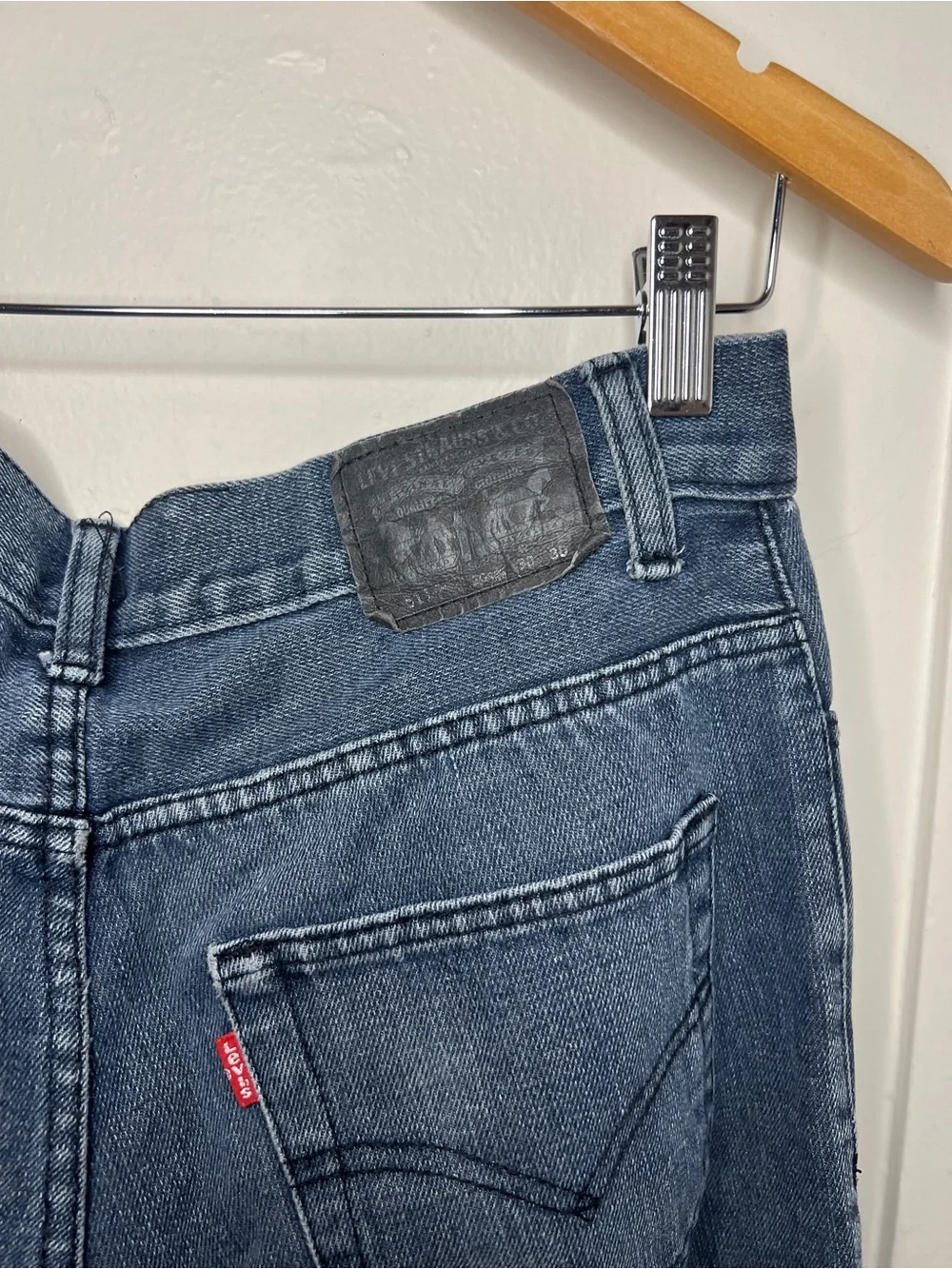 Levi's Straight Leg Mid-Blue Men's Jeans